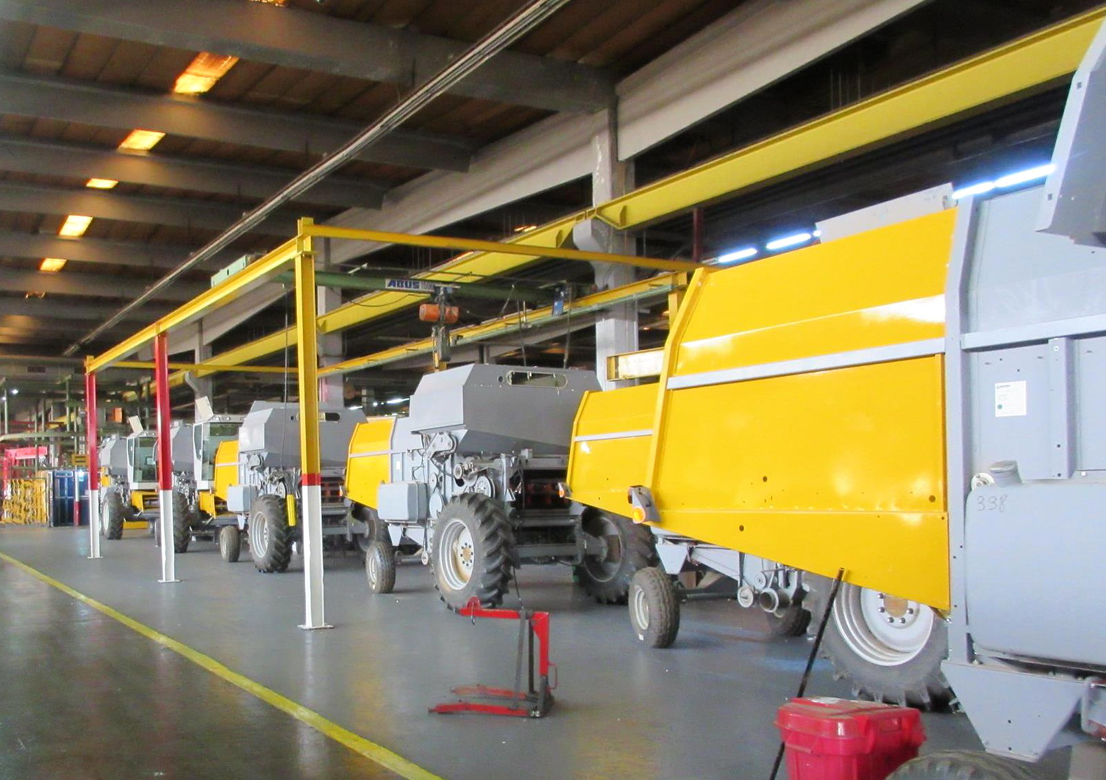 Assembly line with combine harvesters